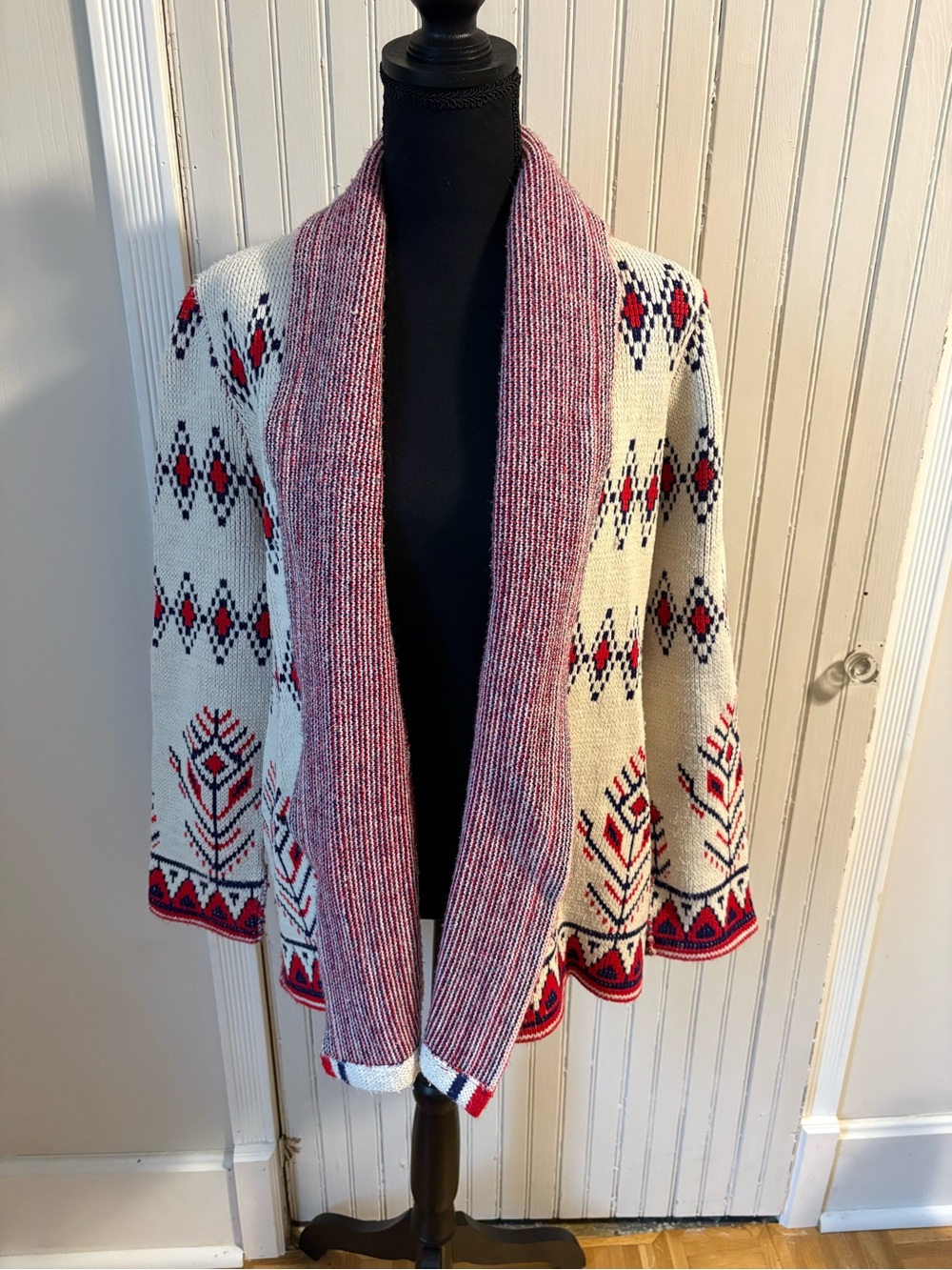 Vintage Sabra Wintuk Geometric Pattern Womens Cardigan in Cream & Red Geometric.